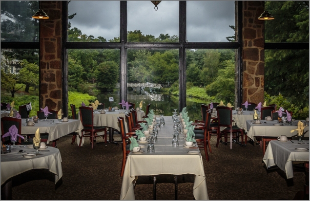 Cadbury dining table